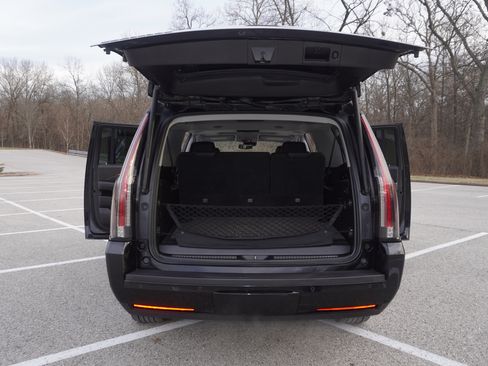 Used 2017 Cadillac Escalade ESV Premium Luxury image 1