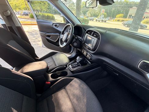 Used 2021 Kia Soul S FWD image 10