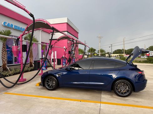 Used 2022 Tesla Model 3 Standard Range image 4