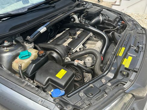 Used 2004 Volvo V70 2.5T FWD image 6