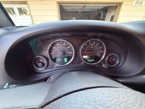 Used 2015 Jeep Wrangler Unlimited Sport w/ Connectivity Group AWD/4WD image 6