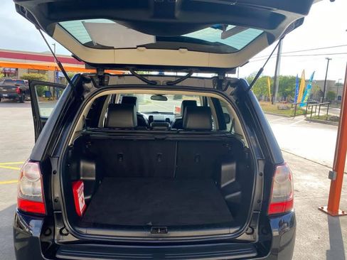 Used 2011 Land Rover LR2 HSE image 6