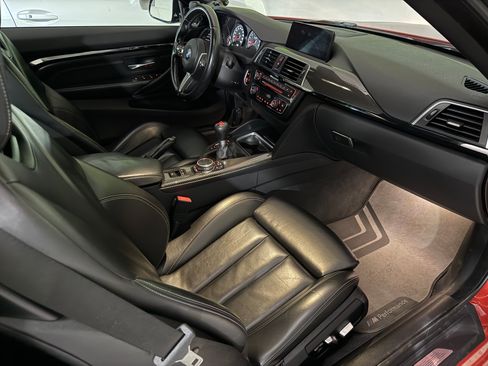 Used 2016 BMW M4 Convertible image 5