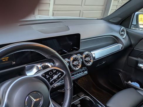 Used 2020 Mercedes-Benz GLB 250 4MATIC image 21