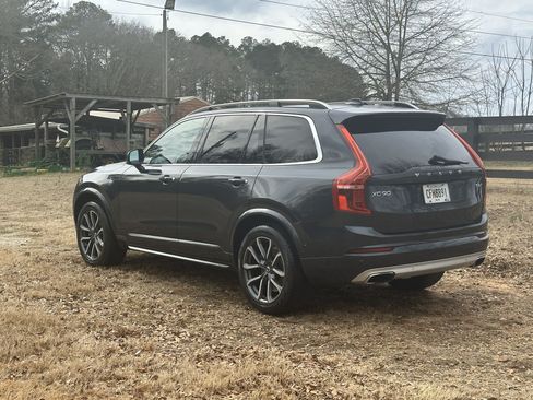 Used 2017 Volvo XC90 T6 Momentum w/ Vision Package image 8
