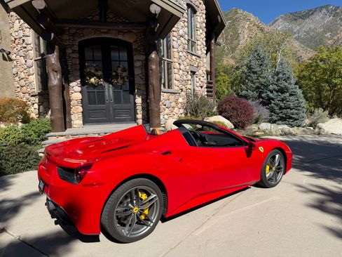 Used 2018 Ferrari 488 Spider RWD image 8