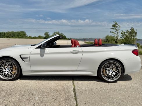 Used 2020 BMW M4 Convertible w/ Competition Package RWD image 10