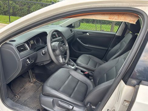 Used 2012 Volkswagen Jetta SE FWD image 4
