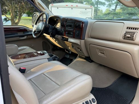 Used 2005 Ford F350 Lariat AWD/4WD image 13