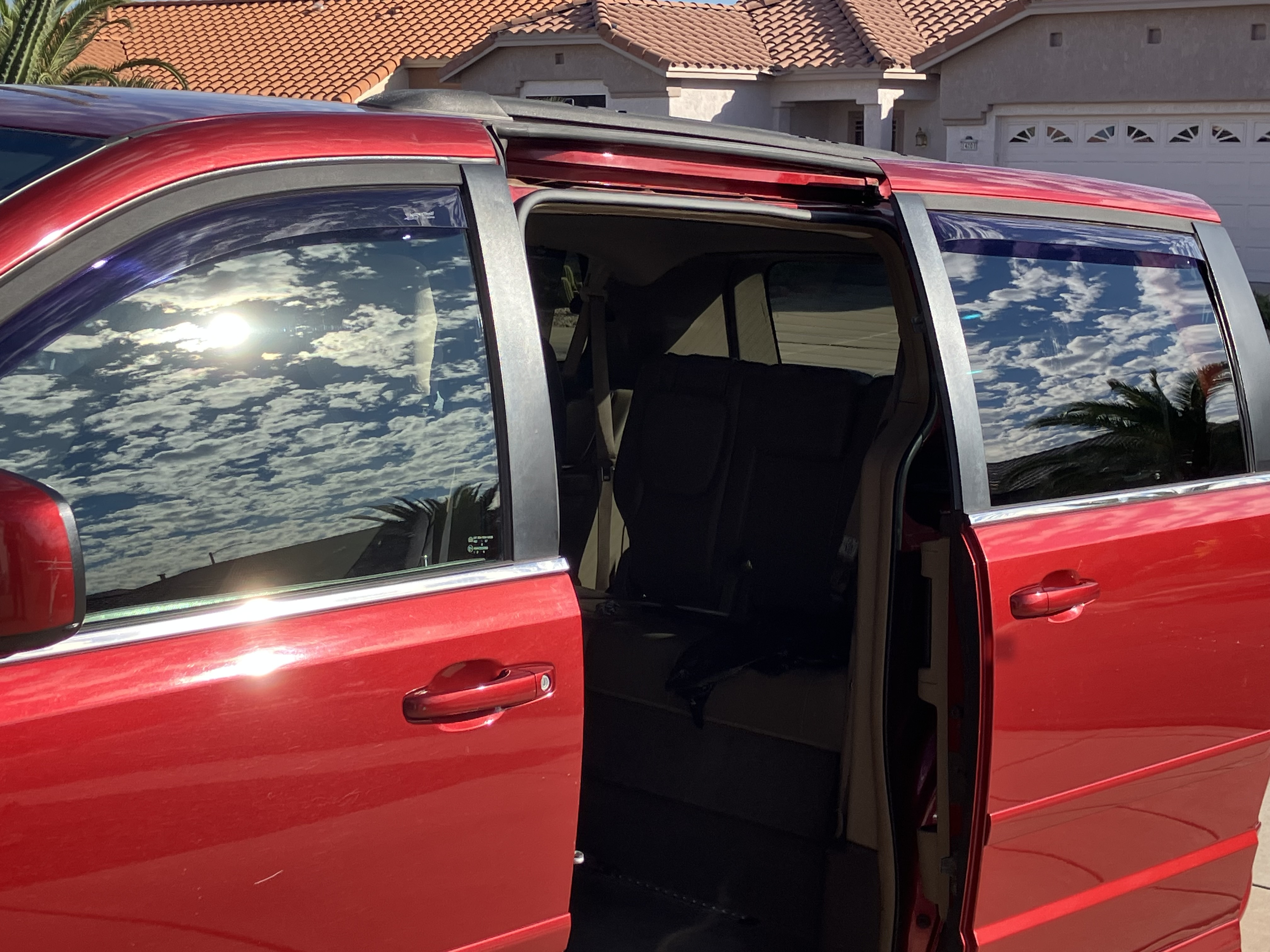 Used 2012 Volkswagen Routan SE FWD image 6