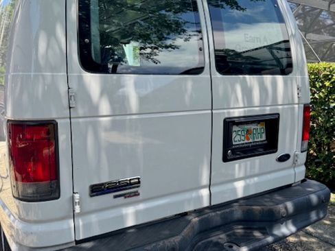 Used 2014 Ford E-250 and Econoline 250 w/ Crew Van Package image 7