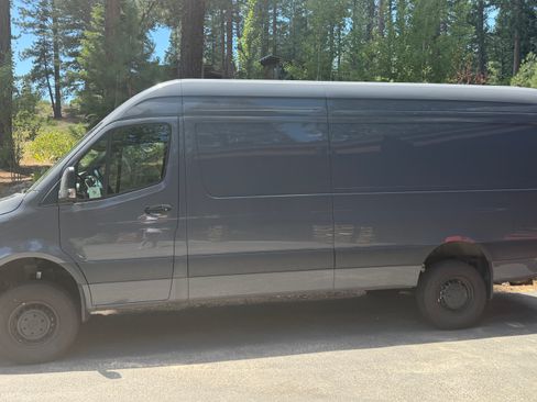 Used 2025 Mercedes-Benz Sprinter 2500 image 9
