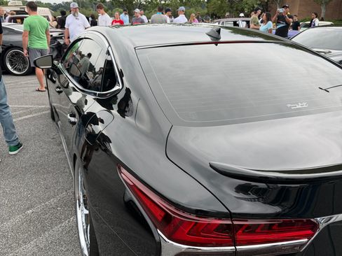 Used 2018 Lexus LS 500 w/ Interior Upgrade Package RWD image 19