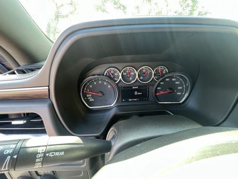 Used 2021 Chevrolet Suburban LT image 12