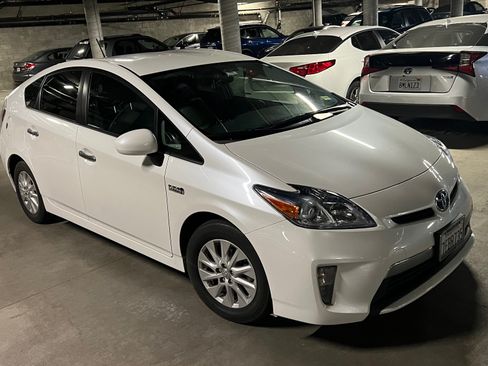 Used 2014 Toyota Prius Prime Advanced image 5