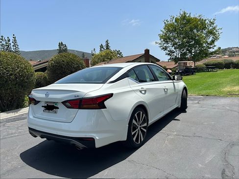 Used 2020 Nissan Altima 2.5 SR w/ Premium Package FWD image 4