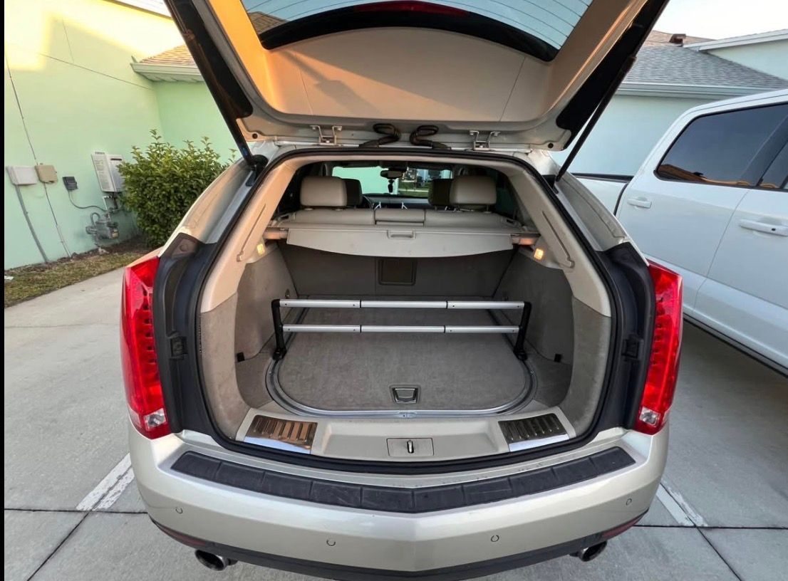 Used 2015 Cadillac SRX Luxury w/ Driver Awareness Package FWD image 12