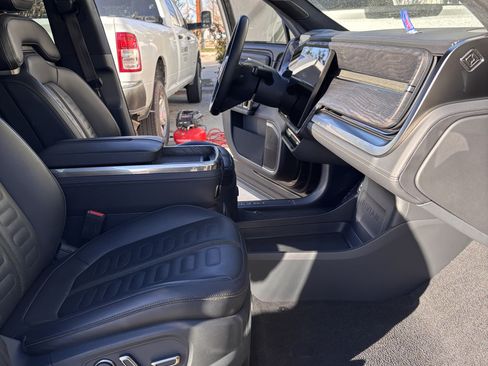 Used 2023 Rivian R1S Adventure image 8