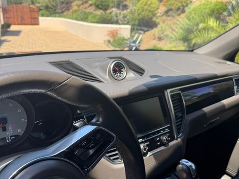 Used 2016 Porsche Macan S image 17