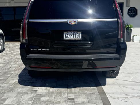 Used 2015 Cadillac Escalade Luxury AWD/4WD image 11