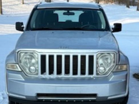 Used 2012 Jeep Liberty Sport image 2
