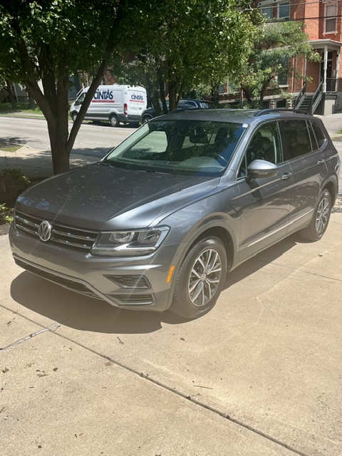 Used 2018 Volkswagen Tiguan SE FWD image 2