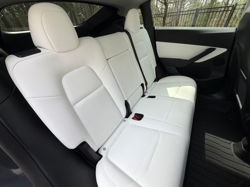 Used 2022 Tesla Model Y Performance image 28