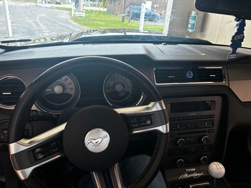 Used 2010 Ford Mustang GT Premium image 10