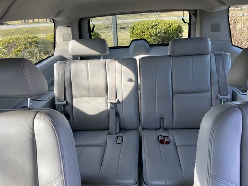 Used 2008 Chevrolet Suburban LTZ w/ LTZ Preferred Equipment Group image 20