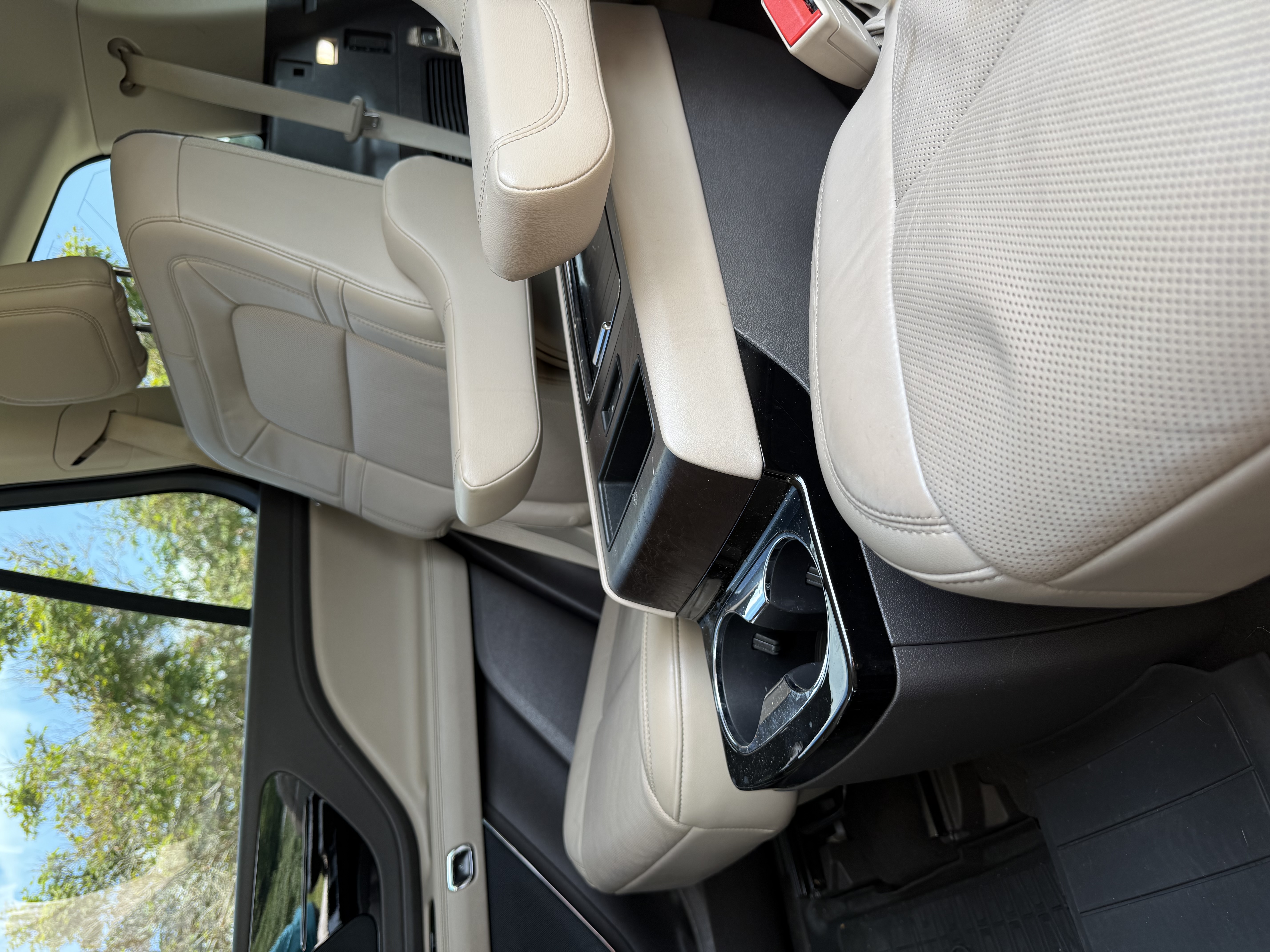 Used 2020 Lincoln Aviator Reserve w/ Equipment Group 201A RWD image 9