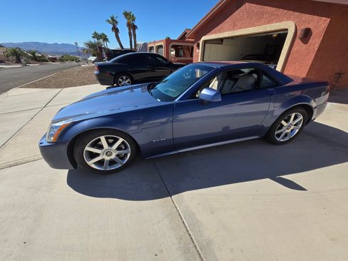 Used 2006 Cadillac XLR image 2