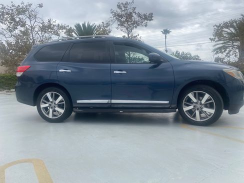 Used 2013 Nissan Pathfinder Platinum w/ Platinum Premium Pkg image 6