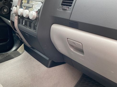 Used 2011 Toyota Tundra 4x4 CrewMax w/ Tow Pkg image 11