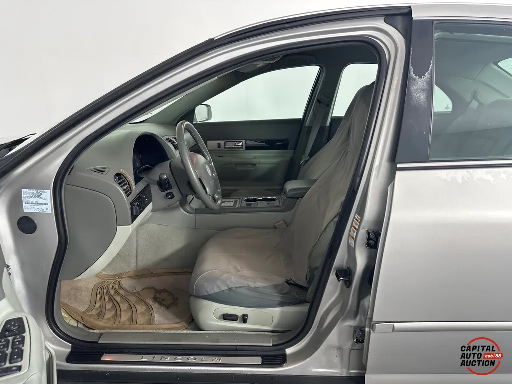 Used 2003 Lincoln LS RWD image 2
