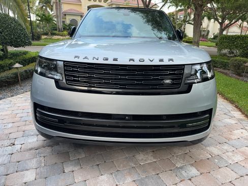 Used 2024 Land Rover Range Rover SE image 10