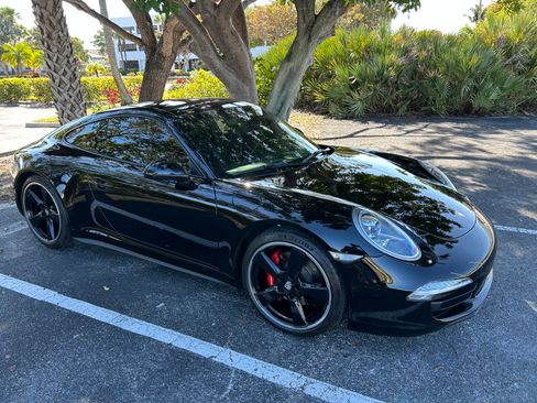 Used 2013 Porsche 911 Carrera 4S image 2