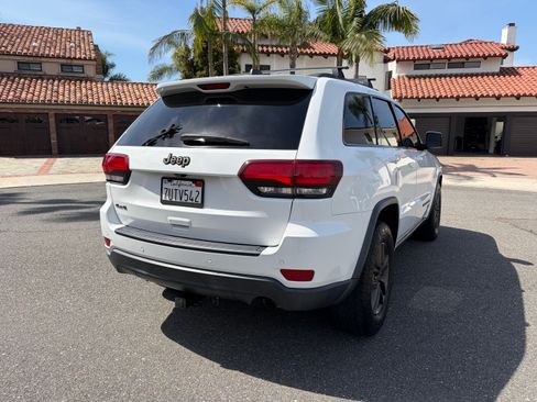 Used 2017 Jeep Grand Cherokee Laredo image 10