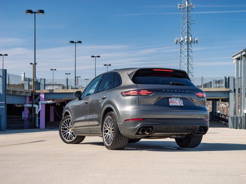 Used 2020 Porsche Cayenne Sport Utility 4D image 6