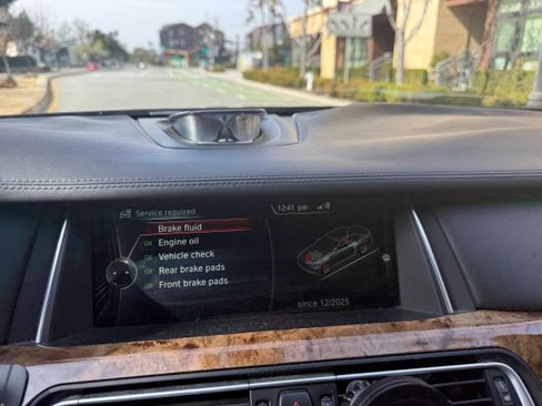 Used 2014 BMW 750i 750i Sedan 4D image 11