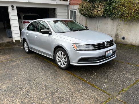 Used 2015 Volkswagen Jetta SE image 1