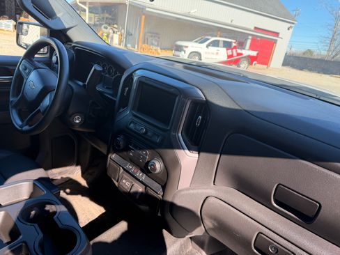 Used 2021 Chevrolet Silverado 1500 W/T w/ WT Value Package image 8