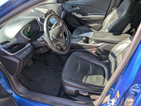 Used 2017 Chevrolet Volt LT w/ Comfort Package image 12