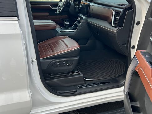 Used 2025 GMC Sierra 1500 Denali Ultimate image 6