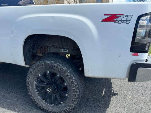 Used 2011 GMC Sierra 3500 SLT w/ SLT Convenience Package image 12