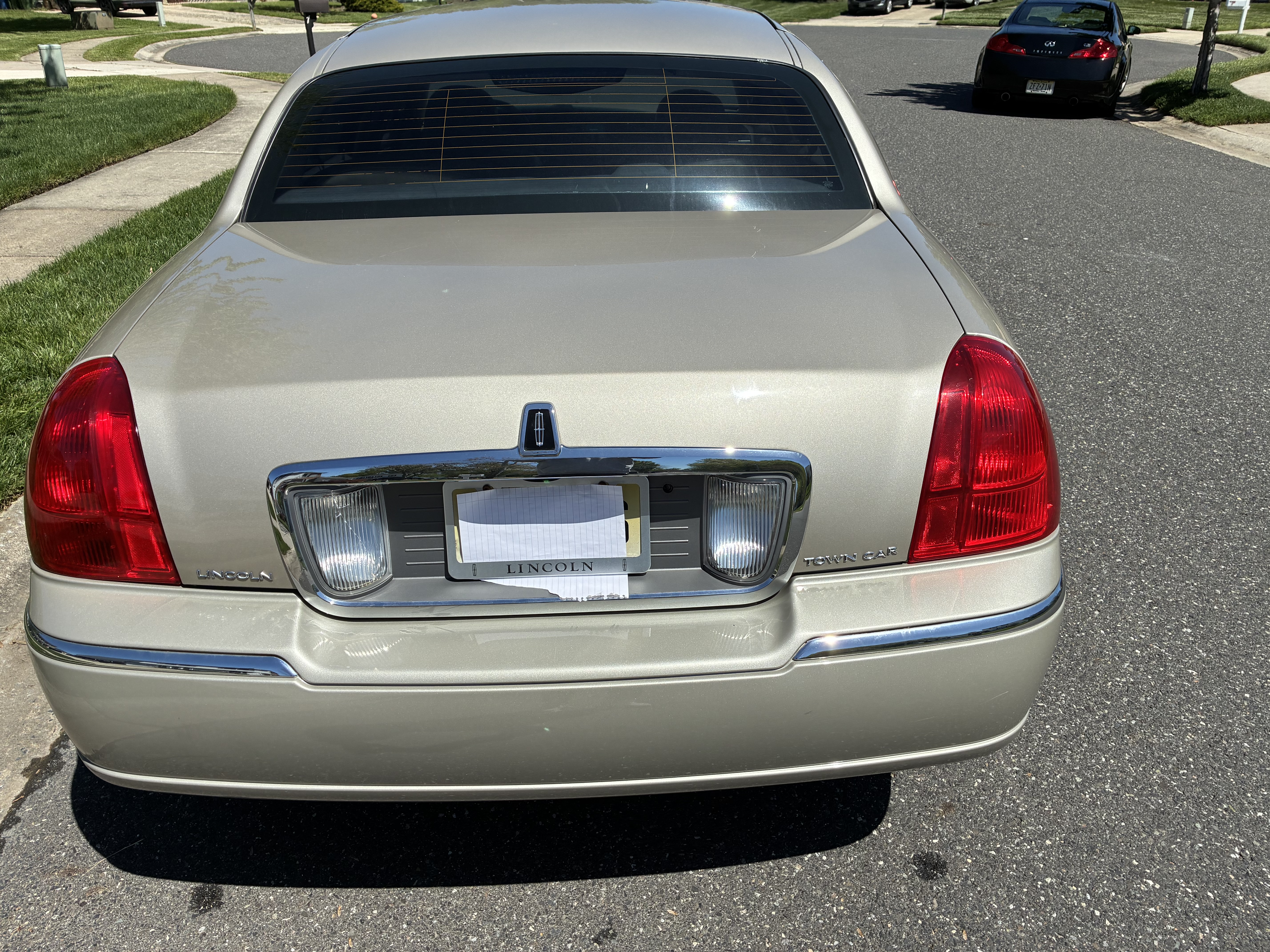 Used 2009 Lincoln Town Car Signature Limited RWD image 11