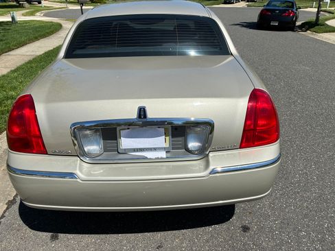 Used 2009 Lincoln Town Car Signature Limited RWD image 11