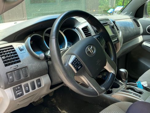 Used 2013 Toyota Tacoma 4x4 Double Cab w/ SR5 Pkg image 8