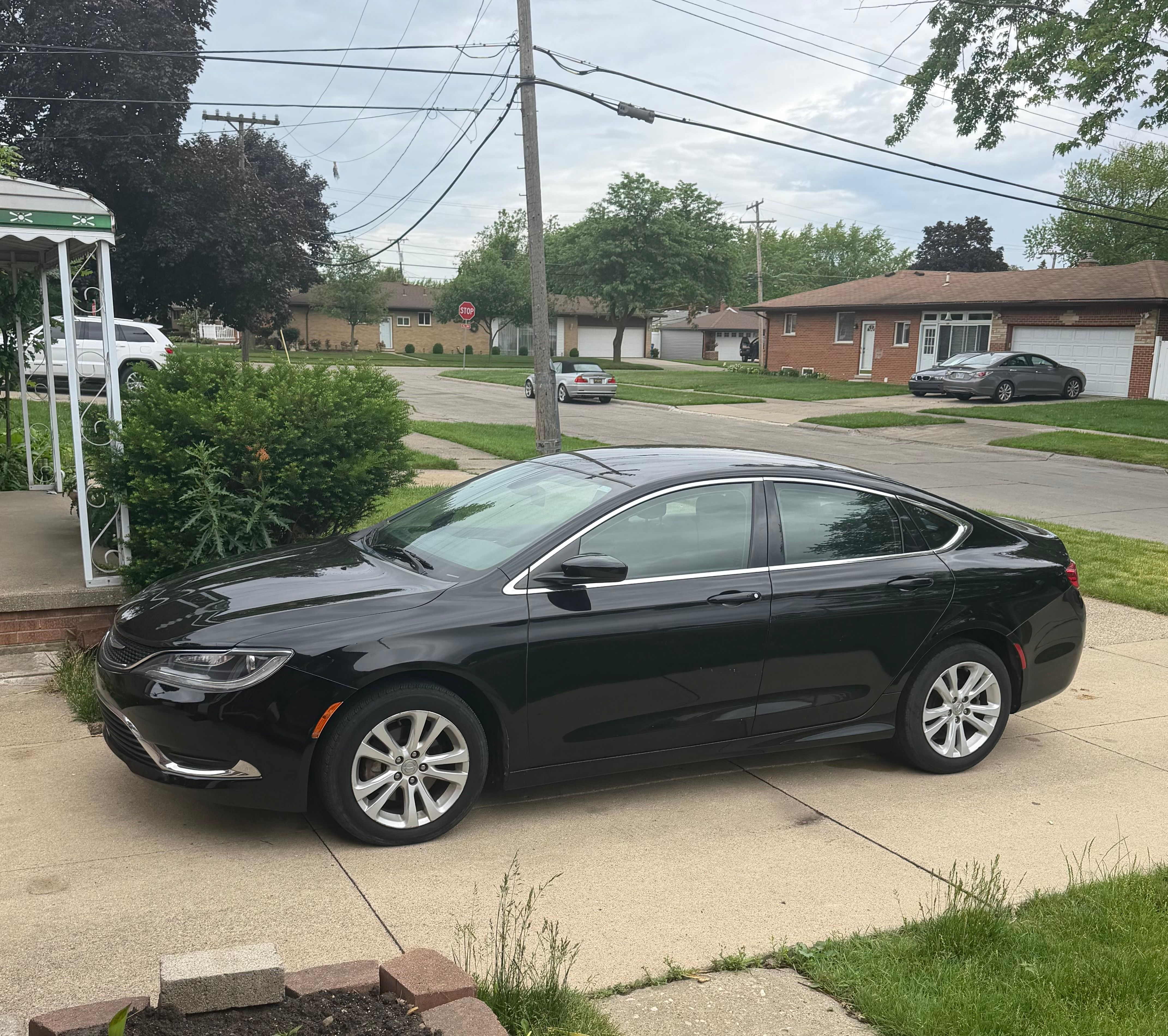 Used 2015 Chrysler 200 Limited FWD image 4