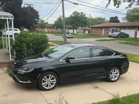 Used 2015 Chrysler 200 Limited FWD image 4