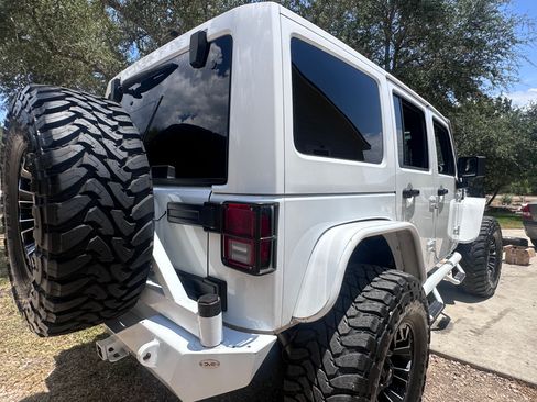Used 2017 Jeep Wrangler Unlimited Sahara w/ Max Tow Package AWD/4WD image 1